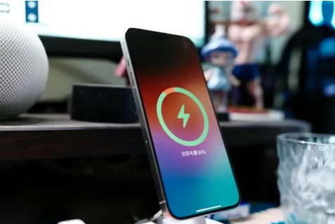 盂县苹果15换屏服务分享用什么充电器给iPhone15充电更好 
